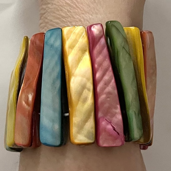 Shell rainbow of colors elastic bracelet EUC jewelry - Picture 3 of 14